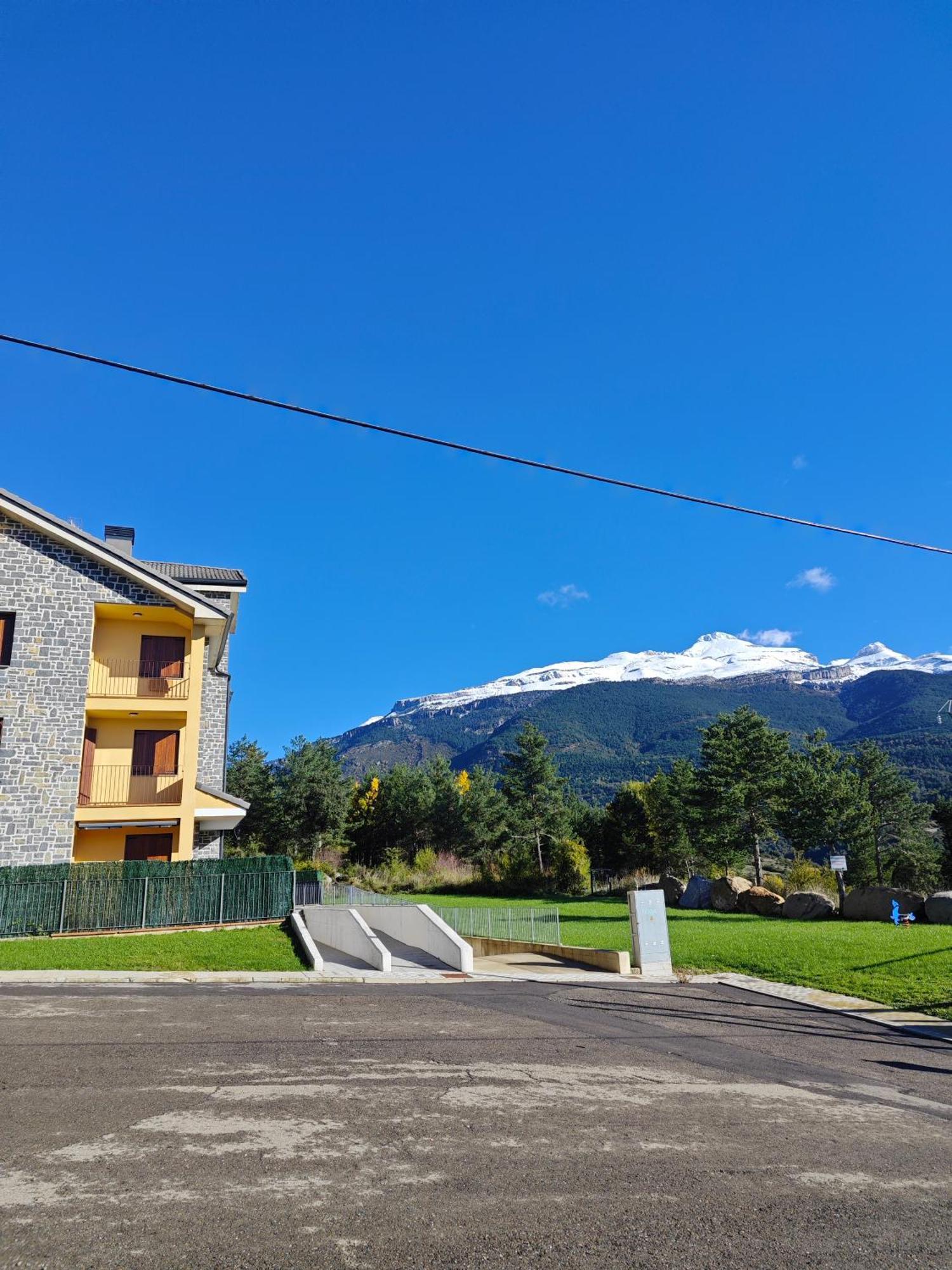 Apartamento A Estrenar En Villanua Luaran gambar